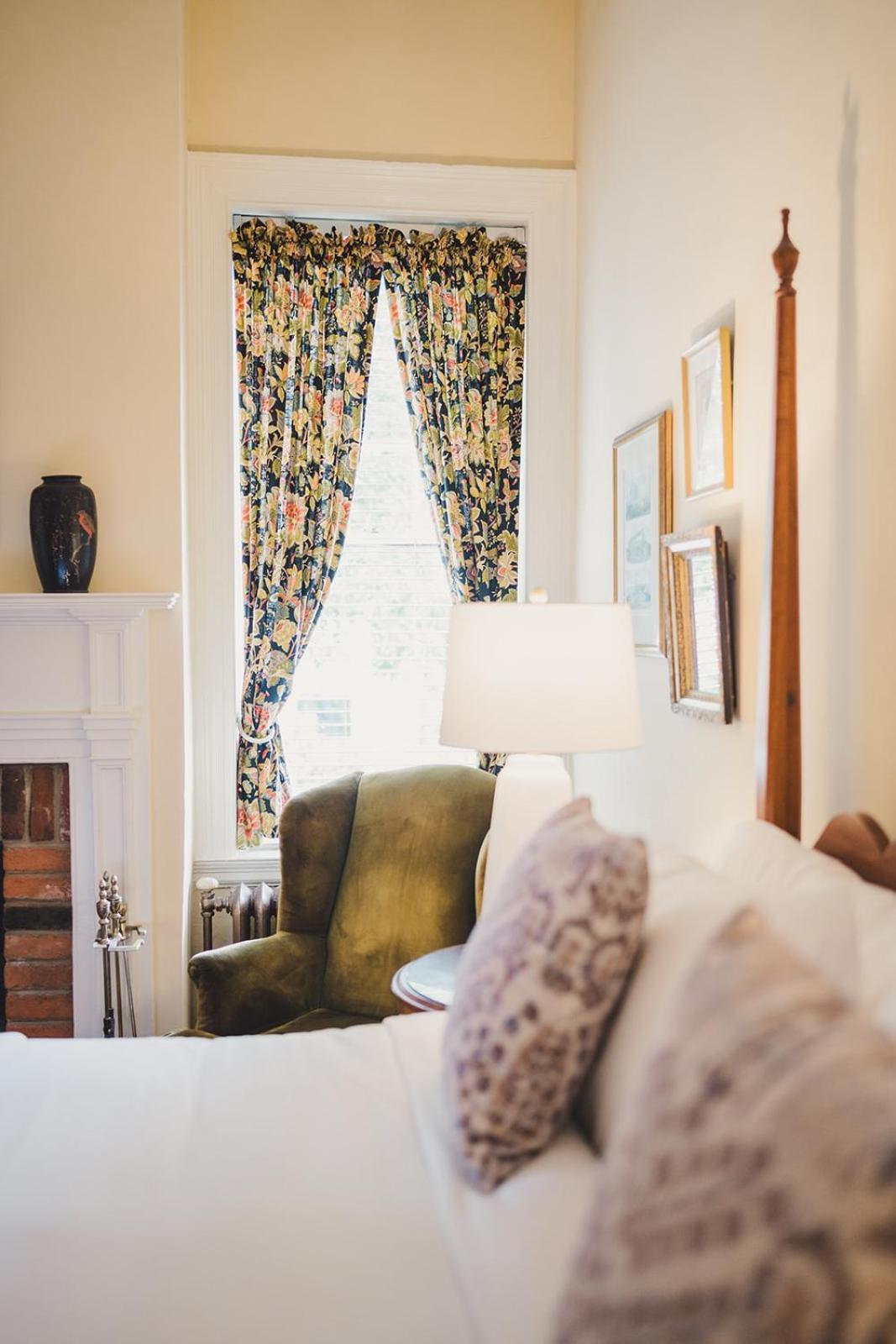 Ironclad Inn And Bourbon Room Fredericksburg Esterno foto