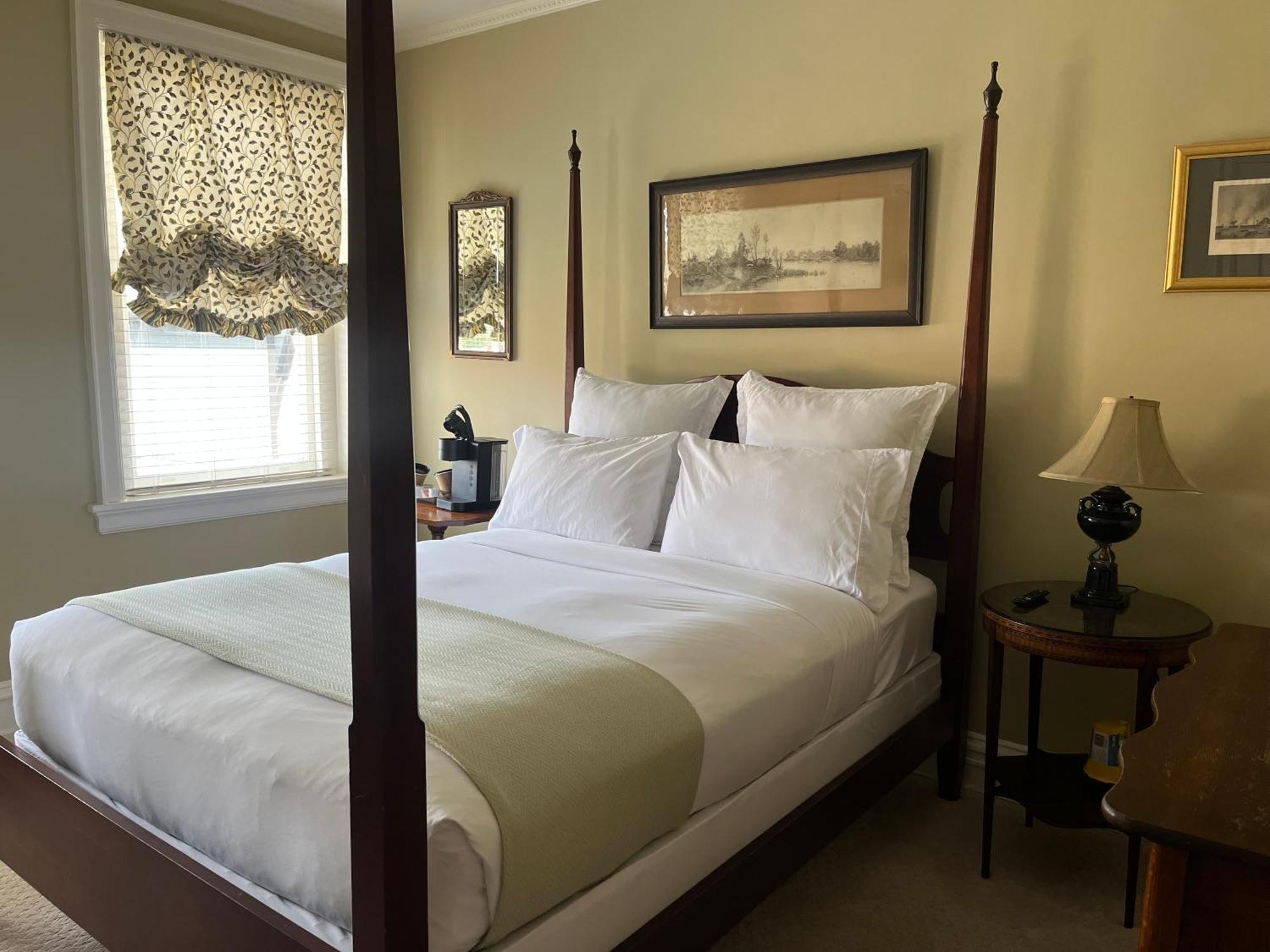 Ironclad Inn And Bourbon Room Fredericksburg Esterno foto
